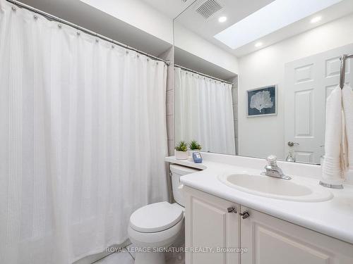 53 Parkhurst Blvd E, Toronto, ON - Indoor Photo Showing Bathroom