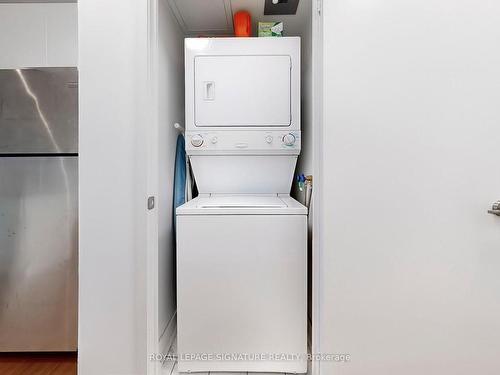 1201-1171 Queen St W, Toronto, ON - Indoor Photo Showing Laundry Room