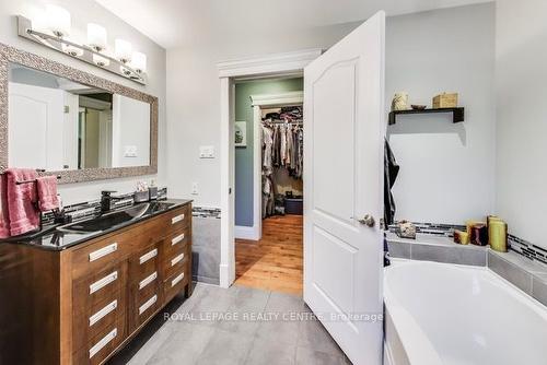 45 West St, Brampton, ON - Indoor Photo Showing Bathroom