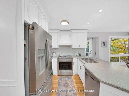 8 Grace Crt, Caledon, ON - Indoor Photo Showing Kitchen With Double Sink