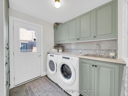 8 Grace Crt, Caledon, ON - Indoor Photo Showing Laundry Room