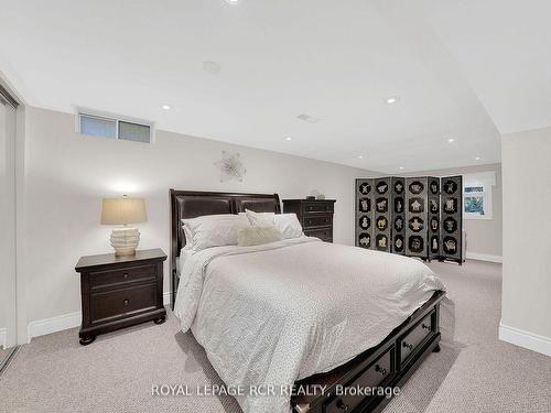 8 Grace Crt, Caledon, ON - Indoor Photo Showing Bedroom