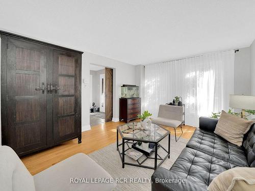 8 Grace Crt, Caledon, ON - Indoor Photo Showing Living Room