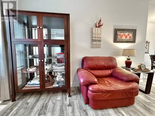 8300 Gallagher Lake Frontage Road Unit# 82, Oliver, BC - Indoor Photo Showing Living Room