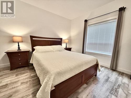 8300 Gallagher Lake Frontage Road Unit# 82, Oliver, BC - Indoor Photo Showing Bedroom