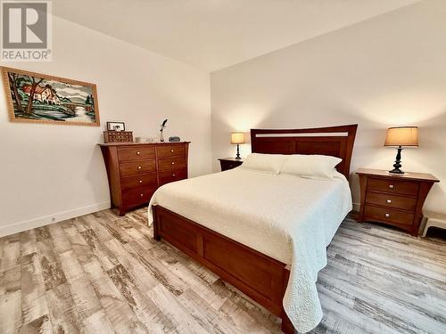 8300 Gallagher Lake Frontage Road Unit# 82, Oliver, BC - Indoor Photo Showing Bedroom