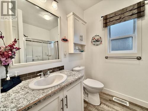 8300 Gallagher Lake Frontage Road Unit# 82, Oliver, BC - Indoor Photo Showing Bathroom