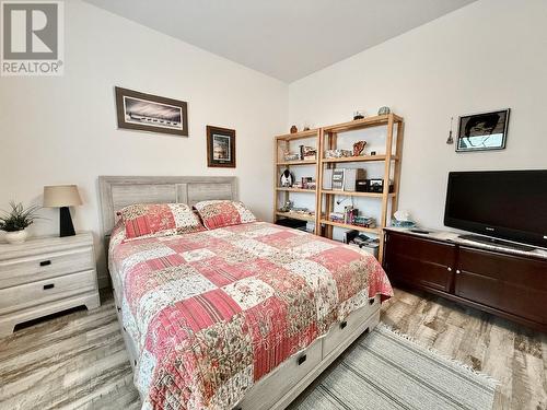 8300 Gallagher Lake Frontage Road Unit# 82, Oliver, BC - Indoor Photo Showing Bedroom