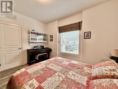 8300 Gallagher Lake Frontage Road Unit# 82, Oliver, BC - Indoor Photo Showing Bedroom