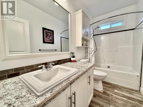 8300 Gallagher Lake Frontage Road Unit# 82, Oliver, BC - Indoor Photo Showing Bathroom