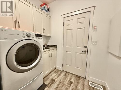 8300 Gallagher Lake Frontage Road Unit# 82, Oliver, BC - Indoor Photo Showing Laundry Room