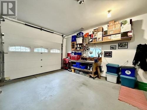 8300 Gallagher Lake Frontage Road Unit# 82, Oliver, BC - Indoor Photo Showing Garage