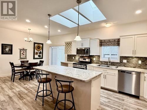 8300 Gallagher Lake Frontage Road Unit# 82, Oliver, BC - Indoor Photo Showing Kitchen With Stainless Steel Kitchen With Double Sink With Upgraded Kitchen