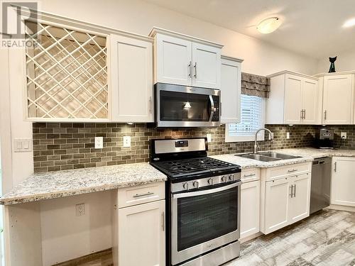 8300 Gallagher Lake Frontage Road Unit# 82, Oliver, BC - Indoor Photo Showing Kitchen With Stainless Steel Kitchen With Double Sink