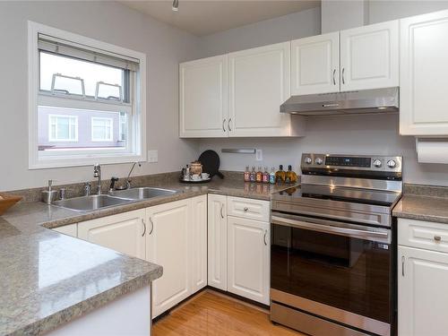 401-1536 Hillside Ave, Victoria, BC - Indoor Photo Showing Kitchen With Double Sink