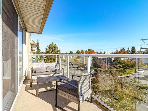 401-1536 Hillside Ave, Victoria, BC - Outdoor With Exterior