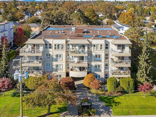 401-1536 Hillside Ave, Victoria, BC - Outdoor