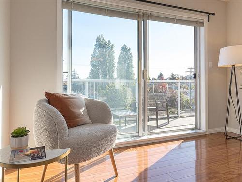 401-1536 Hillside Ave, Victoria, BC - Indoor