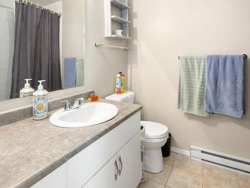 202-2555 Dingwall St, Duncan, BC - Indoor Photo Showing Bathroom