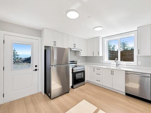 7063 Brailsford Pl, Sooke, BC - Indoor Photo Showing Kitchen