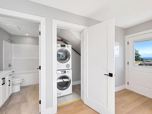 7063 Brailsford Pl, Sooke, BC - Indoor Photo Showing Laundry Room