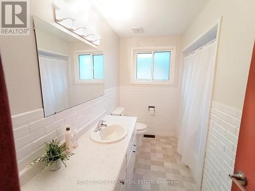 926 Walnut Court, Oshawa (Donevan), ON - Indoor Photo Showing Bathroom