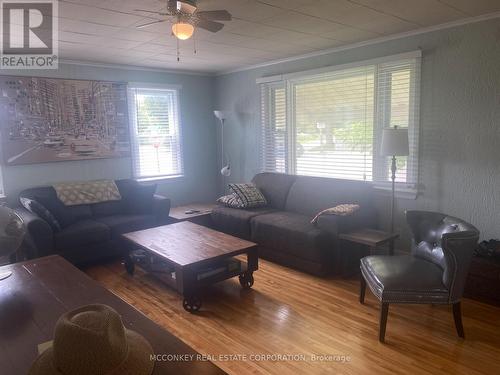 1588 Monaghan Road, Peterborough (Downtown), ON - Indoor Photo Showing Living Room