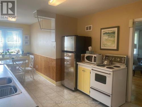 1588 Monaghan Road, Peterborough (Downtown), ON - Indoor Photo Showing Kitchen