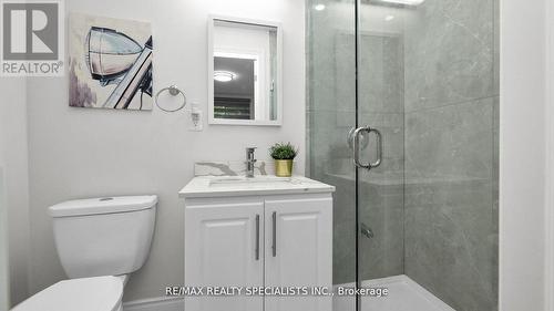 16 Drake Boulevard, Brampton, ON - Indoor Photo Showing Bathroom