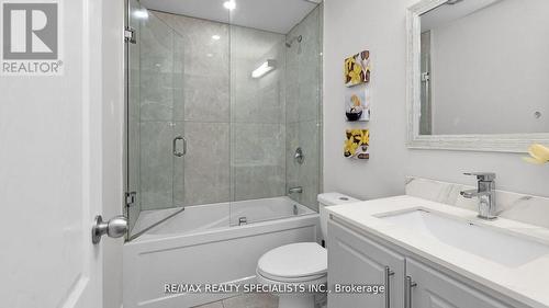 16 Drake Boulevard, Brampton, ON - Indoor Photo Showing Bathroom