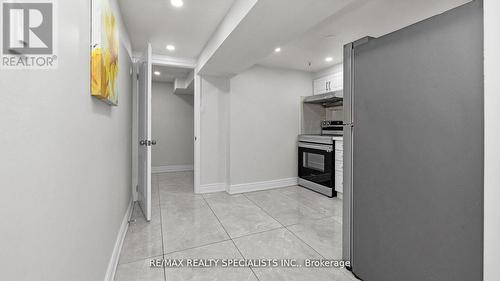 16 Drake Boulevard, Brampton, ON - Indoor