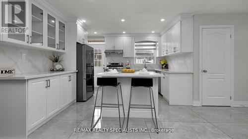 16 Drake Boulevard, Brampton, ON - Indoor Photo Showing Kitchen