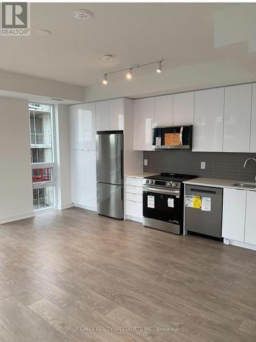 617 - 225 Malta Avenue, Brampton, ON - Indoor Photo Showing Kitchen With Stainless Steel Kitchen