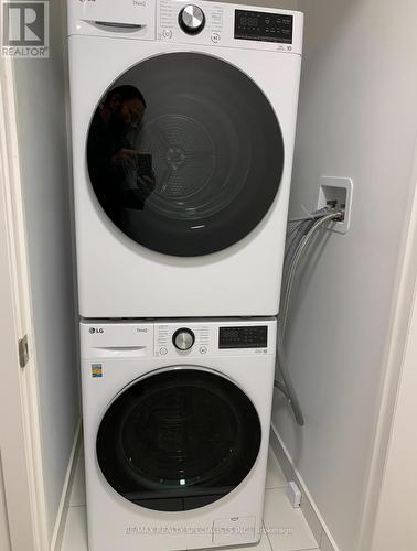 617 - 225 Malta Avenue, Brampton, ON - Indoor Photo Showing Laundry Room