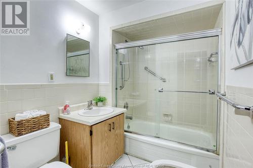 7026 Wyandotte Street East, Windsor, ON - Indoor Photo Showing Bathroom