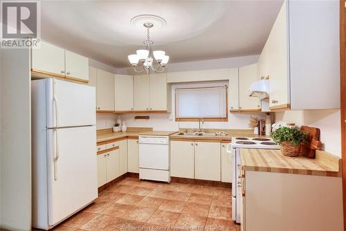 7026 Wyandotte Street East, Windsor, ON - Indoor Photo Showing Kitchen With Double Sink