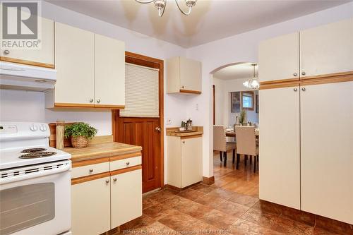 7026 Wyandotte Street East, Windsor, ON - Indoor Photo Showing Kitchen