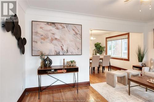 7026 Wyandotte Street East, Windsor, ON - Indoor Photo Showing Living Room