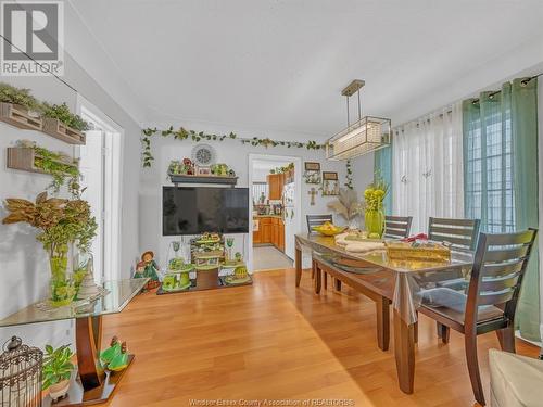 1054 Oak Street, Windsor, ON - Indoor Photo Showing Dining Room