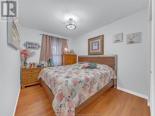 1054 Oak Street, Windsor, ON - Indoor Photo Showing Bedroom