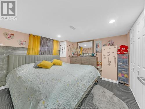 1054 Oak Street, Windsor, ON - Indoor Photo Showing Bedroom