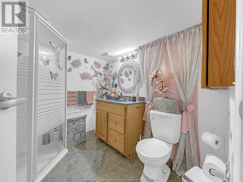 1054 Oak Street, Windsor, ON - Indoor Photo Showing Bathroom