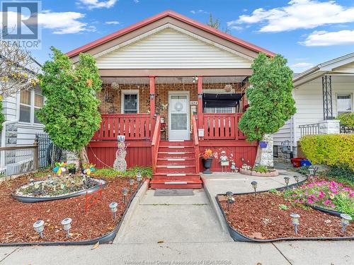 1054 Oak Street, Windsor, ON - Outdoor