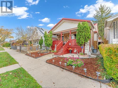 1054 Oak Street, Windsor, ON - Outdoor With Deck Patio Veranda