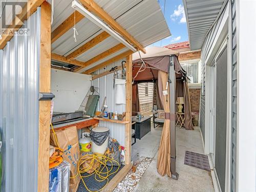 1054 Oak Street, Windsor, ON - Indoor Photo Showing Other Room