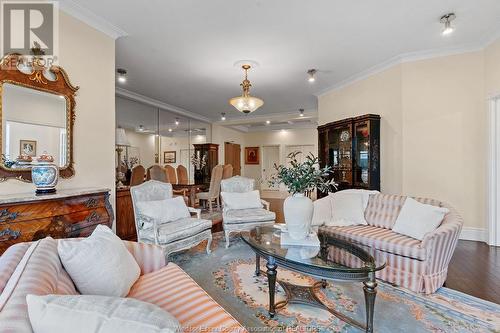 4789 Riverside Drive East Unit# 101, Windsor, ON - Indoor Photo Showing Living Room