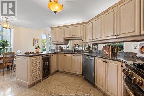 4789 Riverside Drive East Unit# 101, Windsor, ON - Indoor Photo Showing Kitchen