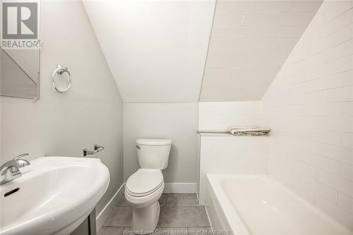 131 Alma Unit# A & B, Amherstburg, ON - Indoor Photo Showing Bathroom