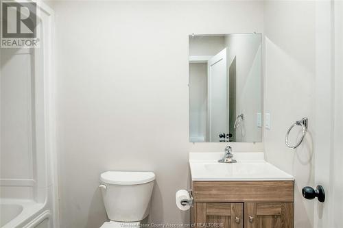 131 Alma Unit# A & B, Amherstburg, ON - Indoor Photo Showing Bathroom