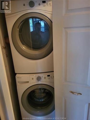 75 Riverside East Unit# 1707, Windsor, ON - Indoor Photo Showing Laundry Room